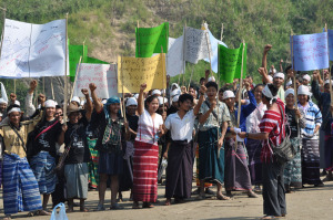 protest at Hatgyi dam site Karen State 2014-2