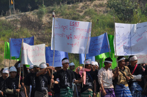 protest at Hatgyi dam site Karen State 2014-3