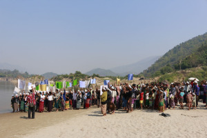 protest at Hatgyi dam site Karen State 2014-4